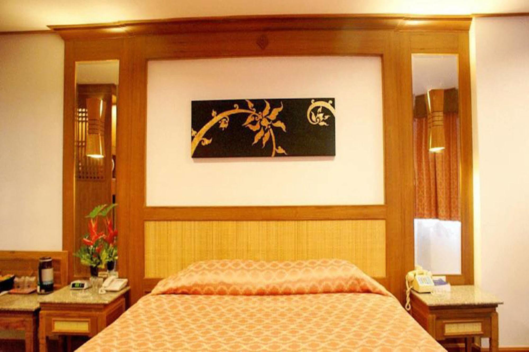 Royal Twins Palace Hotel Pattaya Ngoại thất bức ảnh