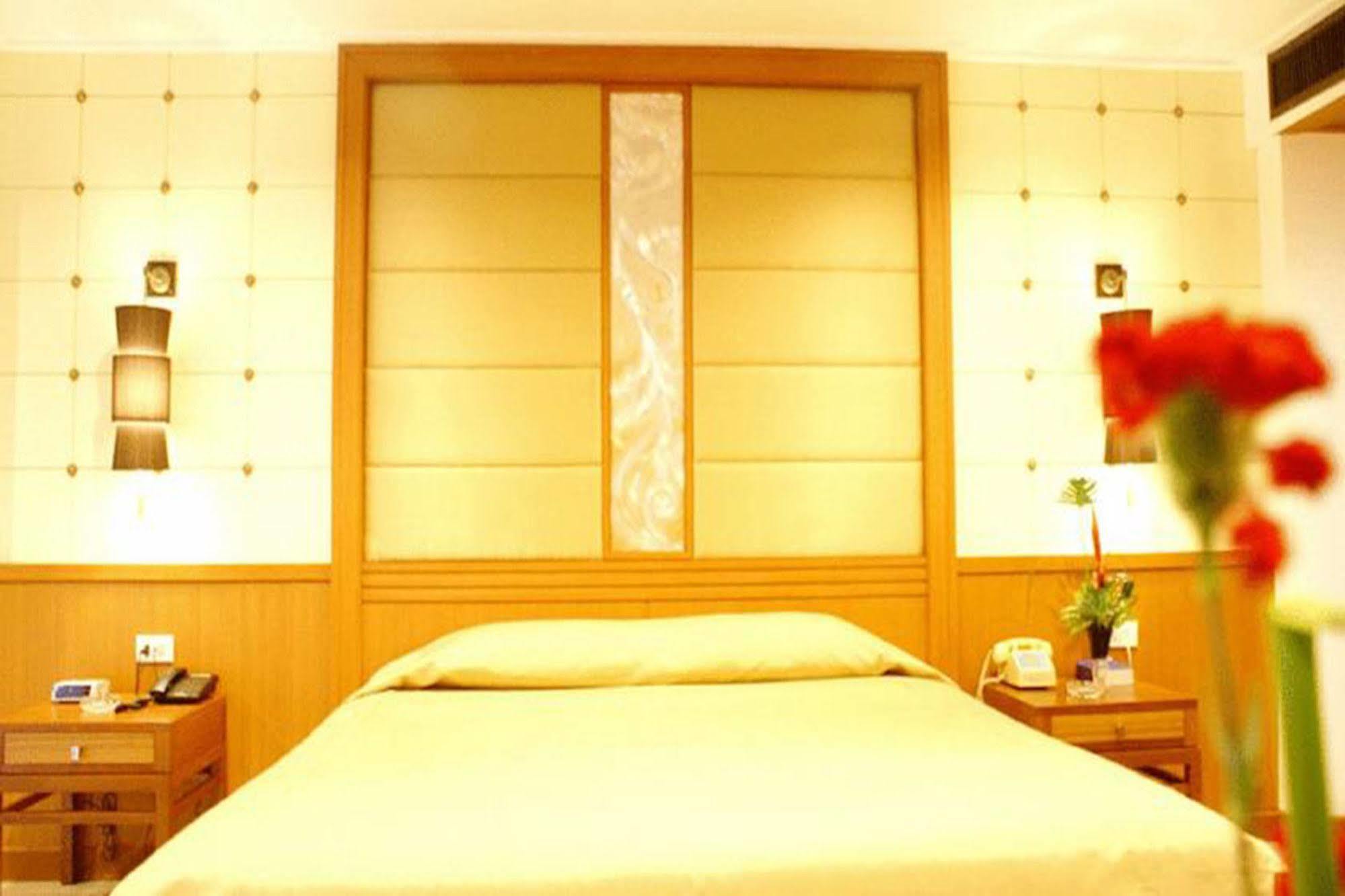 Royal Twins Palace Hotel Pattaya Ngoại thất bức ảnh
